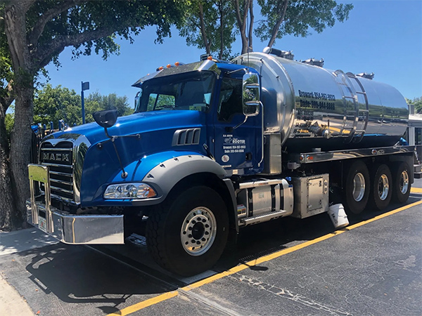 Septic tank service truck